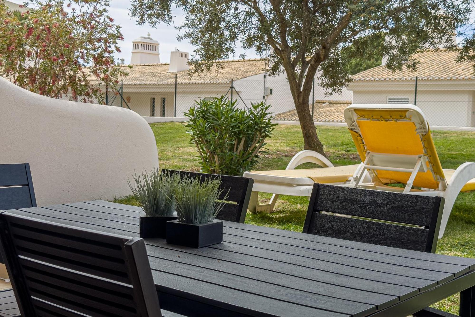 Apartment With 2 Bedrooms, 2M To The Beach Armacao de Pera Exterior photo