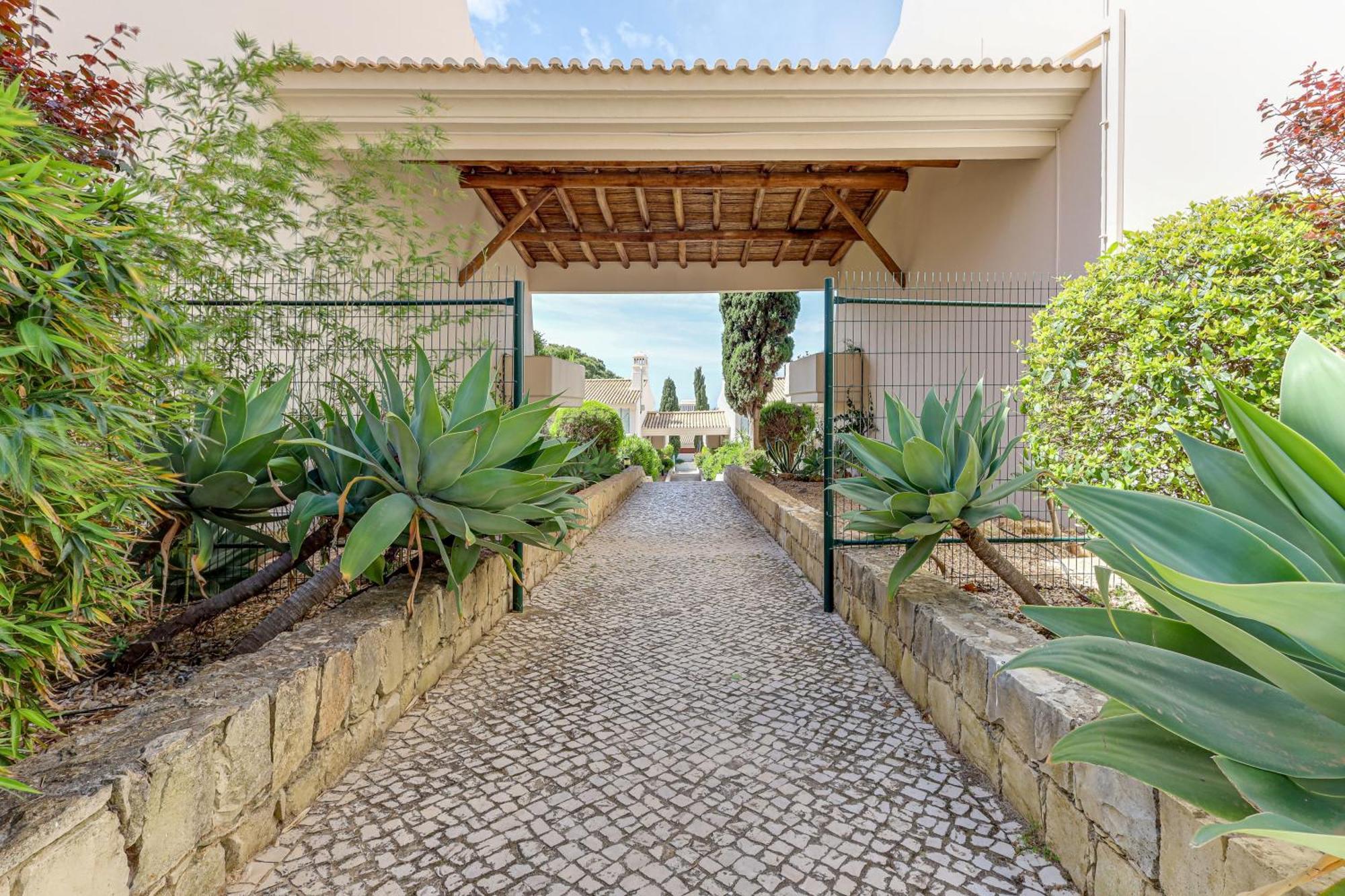 Apartment With 2 Bedrooms, 2M To The Beach Armacao de Pera Exterior photo
