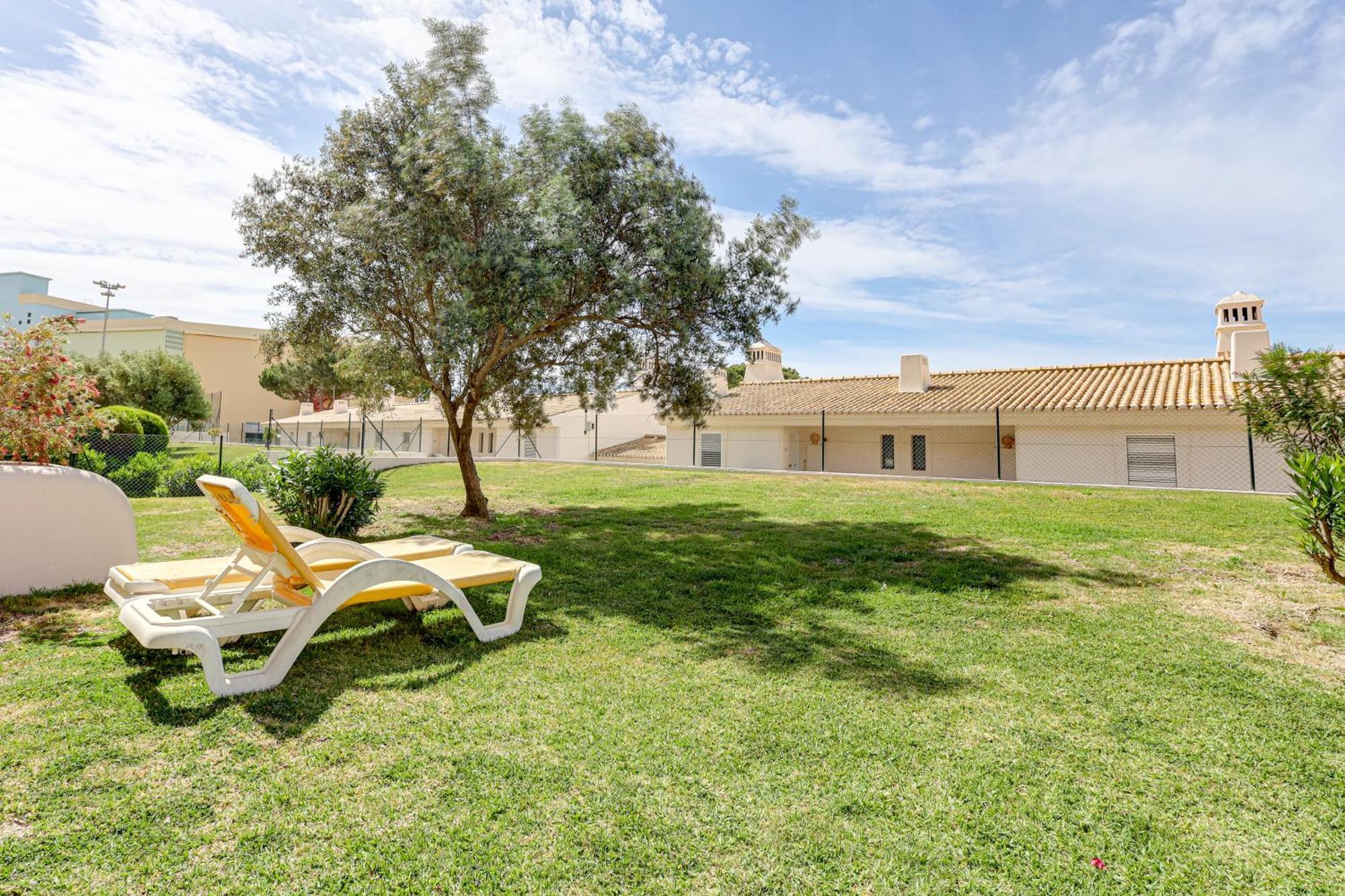 Apartment With 2 Bedrooms, 2M To The Beach Armacao de Pera Exterior photo